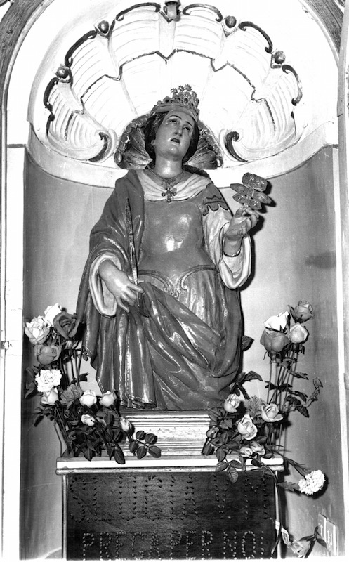 La statua di santa Lucia: foto scattata prima dell'ultimo restauro nella chiesa dei Cappuccini
