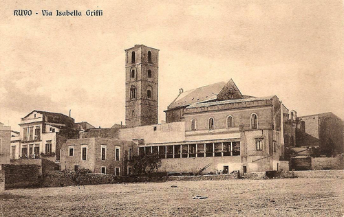 Ruvo di Puglia (Ba), Via Isabella Griffi con l'antico palazzo vescovile.