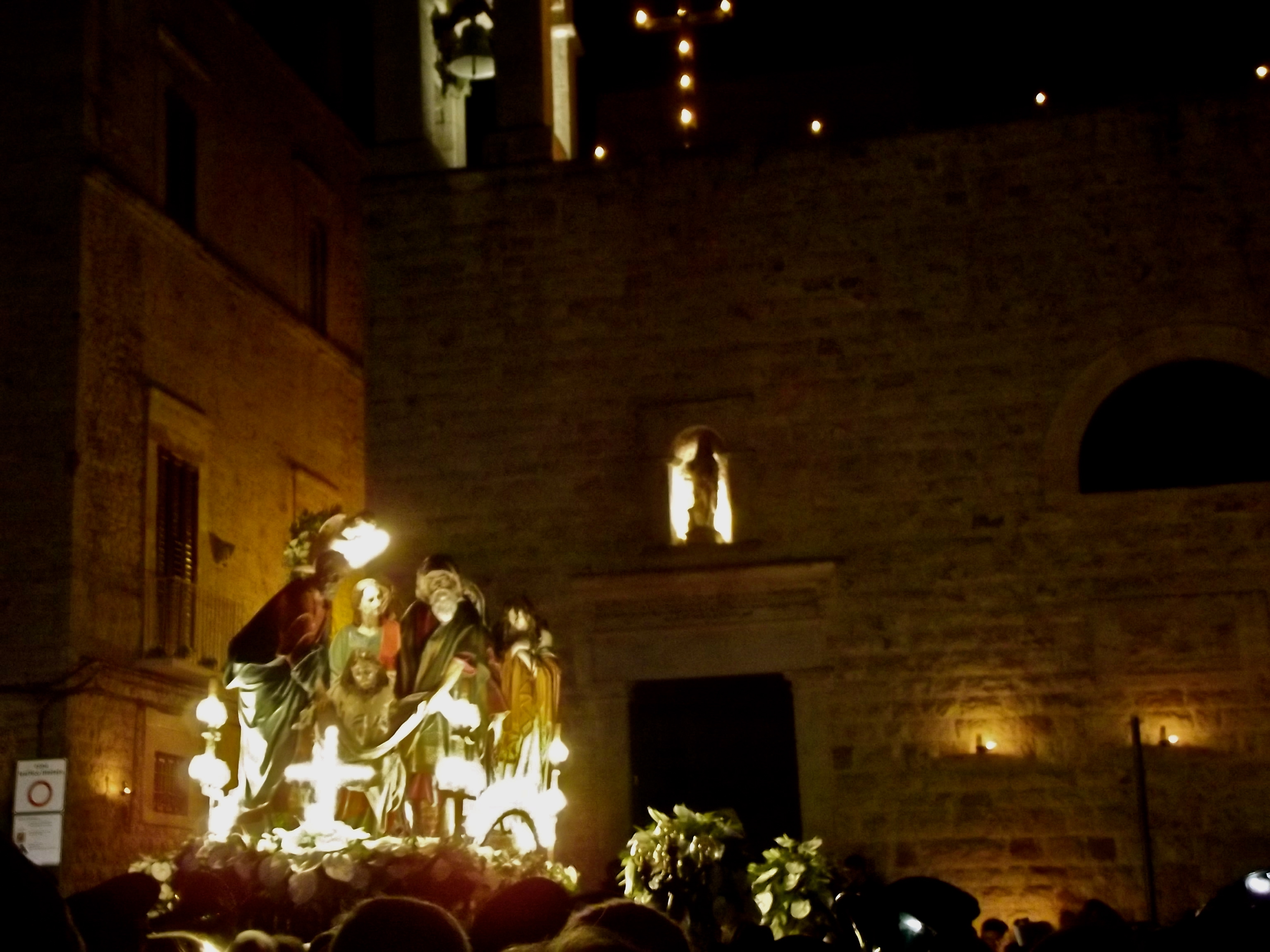 La Processione degli Otto Santi: la notte più lunga dell’anno